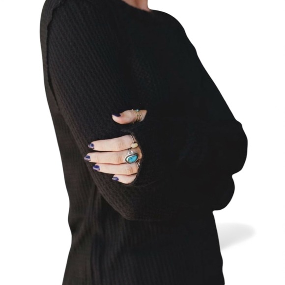 Three Bird Nest Black Waffle Knit Thumbhole Sleeve Top Women's - Picture 2 of 11